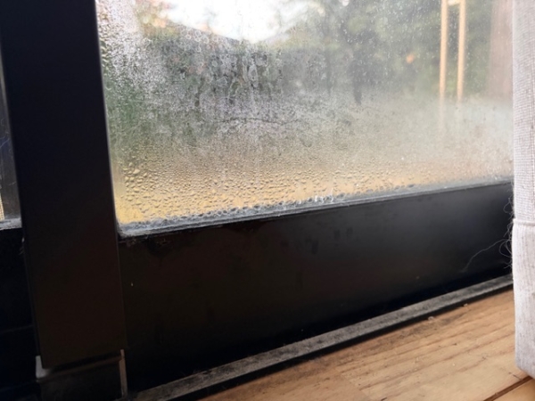 高性能住宅に結露発生の画像